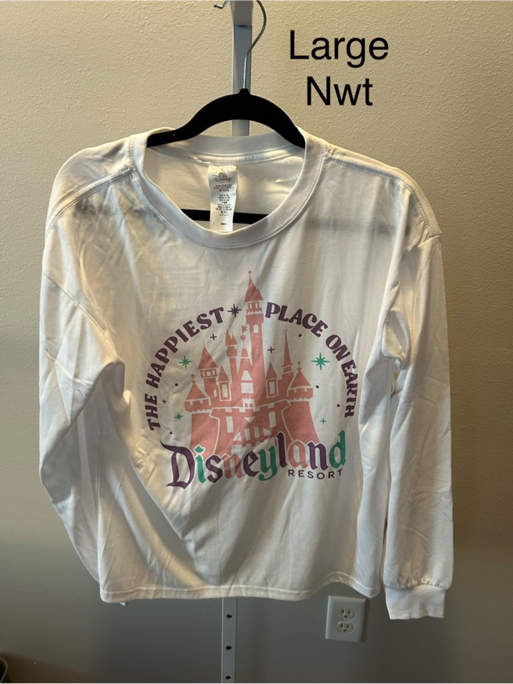 Disneyland happiest place on earth long sleeve large nwt